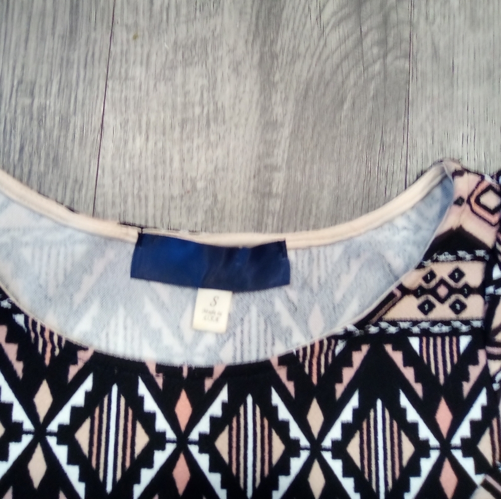 Francecas Buttons Geometric Patterned Dress - Picture 2 of 9